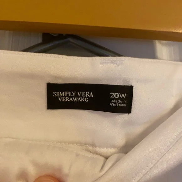 NWOT Vera Wang White Capri Pant Size 20W - Picture 2 of 4